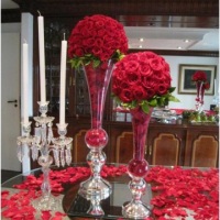 Arranjo alto com rosas vermelhas