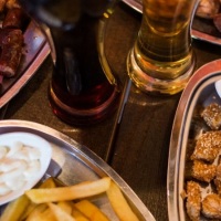 Comida de boteco com cardápio diversificado