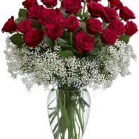centro de mesa de vaso de vidro com rosas