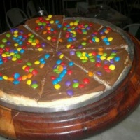 Pizza de chocolate com confete