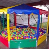 Piscina de Bolinhas 2 x 2 m em formato picadeiro!