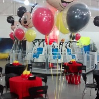 Arranjos de mesa com gas helio