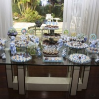 Mesa montada para o seu evento