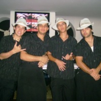 BARMAN EM CASA NOTURNA UNIFORME COMPLETO