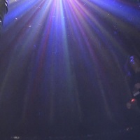 Detalhe das luzes da Disco Play em funcionamento.