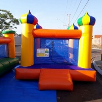 Castelinho inflável.