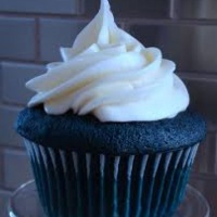 Cup cakes R$ 5,00 a unidade tamanho tradicional e R$ 2,50 tamanho mini