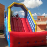 tobogã com escalada