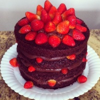 Naked Cake Brigadeiro belga e morangos