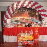 Mesa Carros Disney