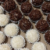 Brigadeiro Gourmet Tradicional e Beijinho Gourmet Tradicional