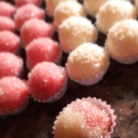 Brigadeiro Gourmet Três Amores (tradicional, branco e morango)