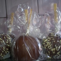 maçã do amor de chocolate c/ granulado