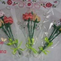 Flores em tecido para lembrancinha . Pode ser feito no lápis .
