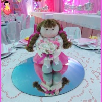 Boneca com 70cm para centro de mesa - Diversos tipos de penteados para sua escolha .