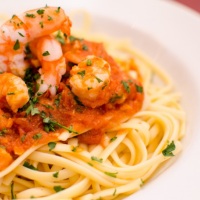 Fettucini  ao molho de camarões