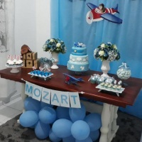 Linda decoração tema aviador para o pequeno Mozart. 
Peças da @mamaefazafestabc
Solicite um orçame