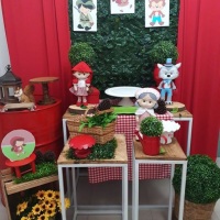 Pegue e monte, decoração chapeuzinho vermelho.
Solicite um orçamento.