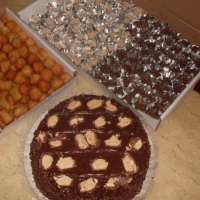 KIT FESTA 1.200 salgadinhos 250 docinhos 01 bolo para 80 pessoas 30 litros de refrigerante  R$ 650,0