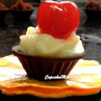 Casquinha de chocolate com beijinho e cereja