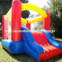 pula pula com escorregador gigante 4x3x2,6m
