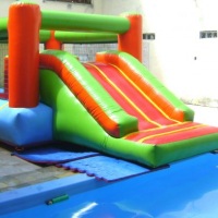 Tobogã com João Bobo (na piscina)