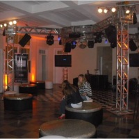 Box truss, moving heads, Som, Televisores de Plasma, strobo, maquina de fumaça..enfim a festa esta p