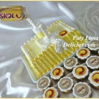 Bolo e cupcakes decorado - Skol
