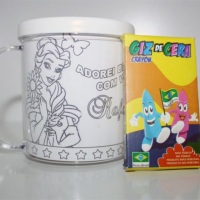 Canecas com o tema da festa para pintar R$ 4,50 