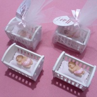 mini berço em MDF
acompanha bebê em biscuit e tag personalizada