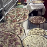 Diversos sabores de pizzas para sua festa