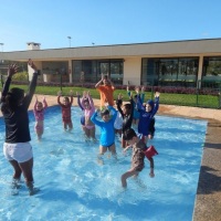 Tem banho de piscina??? Tem sim, senhor!!! Mas só banho não teria graça...o bom mesmo é aproveitar