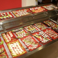 variedade de sushis