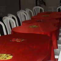 mesa em linha, evento para 20 pessoas: 2 garçons,1 pizzaiolo,2 ajudantes