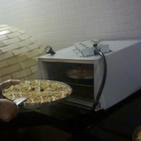 assando pizza em evento ate 20 pessoas