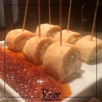 Mini panquecas de frango com requeijão e cebolinha francesa, a massinha e artesanal!