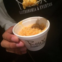 Nem nossa equipe resiste ao nosso risoto de camarão com queijo Gruyere!