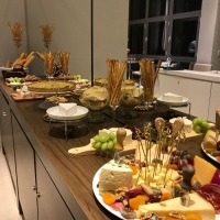 Nossa mesa gourmet com diversas opções de delícias.