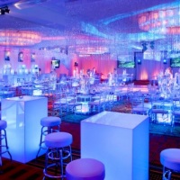 Mesas de LED com cadeiras Tiffany de Crystal