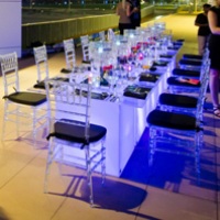 Cadeiras Tiffany de Crystal com Mesa de vidro e base de LED