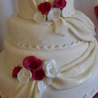 bolo fake em pasta americana , casamento