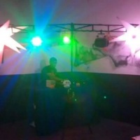 som, dj, iluminação, fumaça e treliça formato T