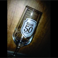 Taça para cerveja personalizada.
Lembrancinha para aniversário 50 anos.
(91630)