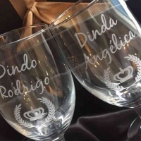 Taças para cerveja personalizadas com embalagem em cartonaria (acompanha cetim interno e laço de fit