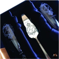 Kit taças em cristal para espumante, espátula para bolo em inox personalizada com monograma, embalag