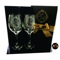 Kit taças para vinho personalizadas com embalagem para presente em cartonaria, cetim interno e laço