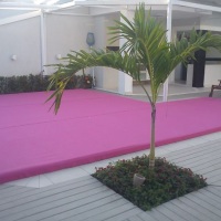 piso sobre a piscina