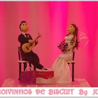 noivos tocando violão