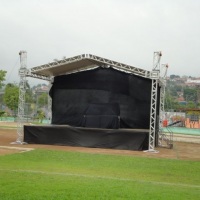 Palco com cobertura