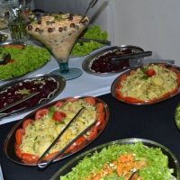 10 Tipos de saladas a escolha do cliente.